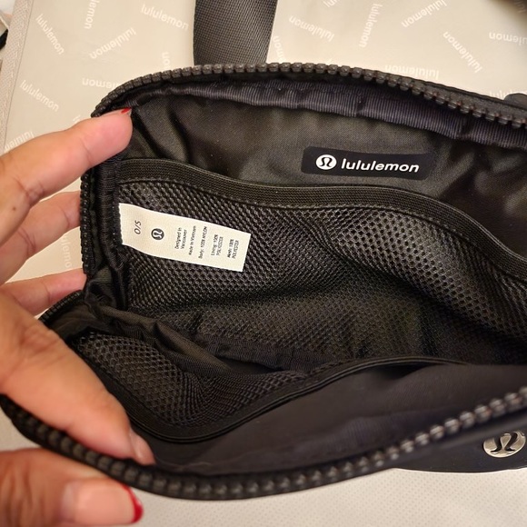 NWT Lululemon Athletica Everywhere Belt Bag - Picture 4 of 5
